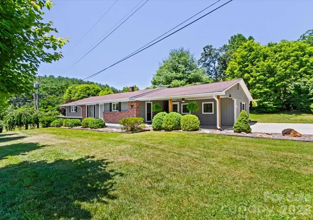 47th image of 39 Hawthorne Ln, Burnsville, NC 28714 | MLS# 4397654