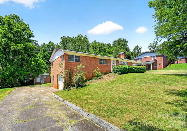 Photo 4 of Single family home for sale at 4625 Callaway Dr, Valdese, NC 28690 | MLS# 4397655 | Listing updated on 2026-07-07