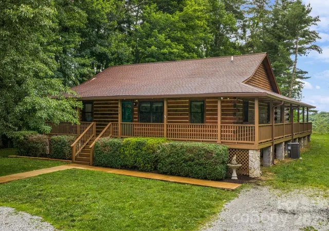 Photo 1 of Single family home for sale at 633 Wilson Ln, Boone, NC 28607 | MLS# 4397666 | Listing updated on 2026-06-26