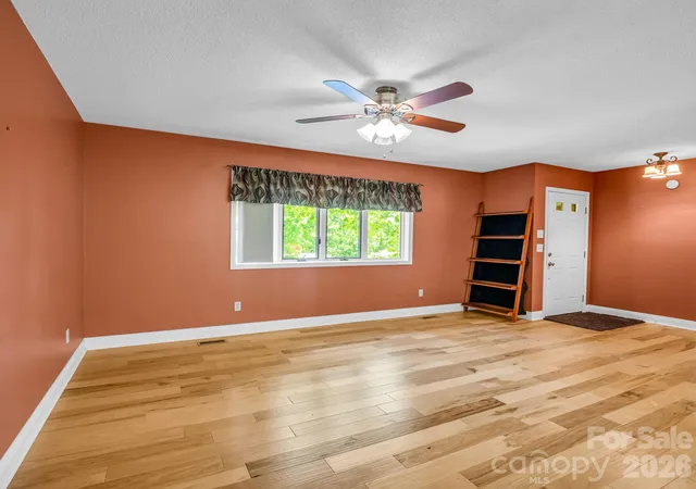 Photo 3 of Single family home for sale at 156 Deer Run, Hendersonville, NC 28739 | MLS# 4397683 | Listing updated on 2026-09-21