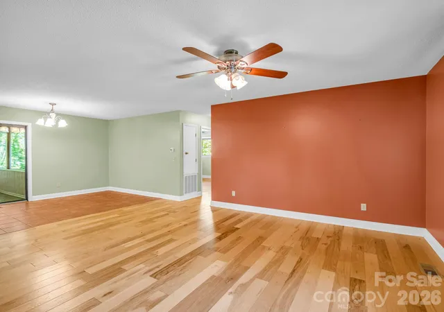 Photo 4 of Single family home for sale at 156 Deer Run, Hendersonville, NC 28739 | MLS# 4397683 | Listing updated on 2026-09-21