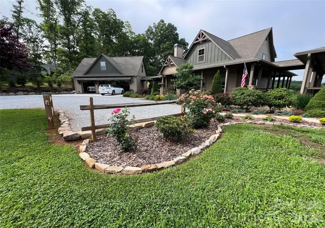 Photo 2 of Single family home for sale at 1052 Porter Crk Dr, Franklin, NC 28734 | MLS# 4397738 | Listing updated on 2026-09-29