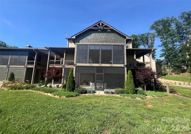 Photo 4 of Single family home for sale at 1052 Porter Crk Dr, Franklin, NC 28734 | MLS# 4397738 | Listing updated on 2026-07-17