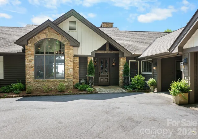 Homes for sale in Lake Toxaway, NC | 100 Meadow Ridge Dr, Lake Toxaway, NC 28747 | MLS# 4397807