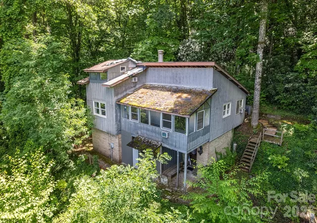 Photo 23 of Single family home for sale at 376 Stoney Brk Rd, Hendersonville, NC 28739 | MLS# 4397828 | Listing updated on 2026-08-29
