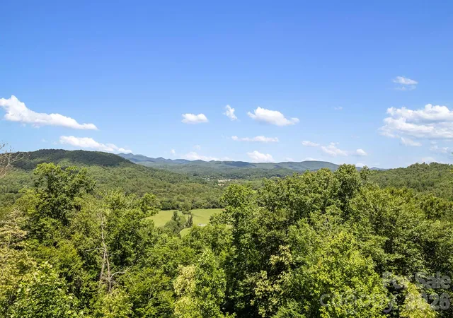Photo 1 of Single family home for sale at 376 Stoney Brk Rd, Hendersonville, NC 28739 | MLS# 4397828 | Listing updated on 2026-08-29