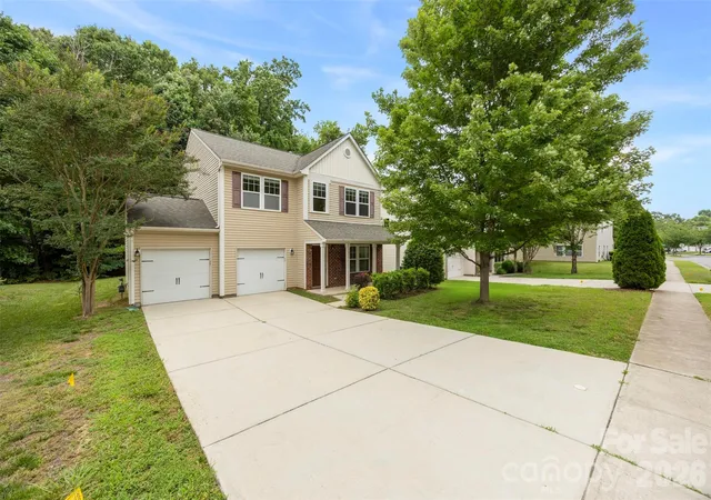 Photo 3 of Single family home for sale at 1831 Yaupon Rd, Charlotte, NC 28215 | MLS# 4397847 | Listing updated on 2026-09-20