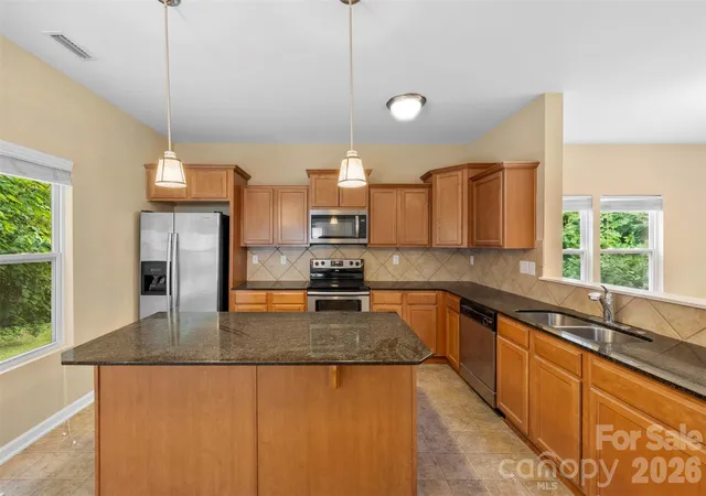 Photo 4 of Single family home for sale at 1831 Yaupon Rd, Charlotte, NC 28215 | MLS# 4397847 | Listing updated on 2026-09-20