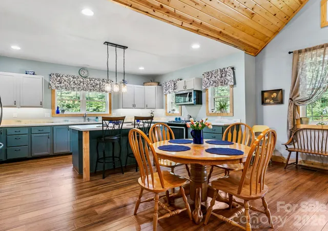 Photo 3 of Single family home for sale at 116 W Hiawatha Ct, Asheville, NC 28806 | MLS# 4397854 | Listing updated on 2026-08-28