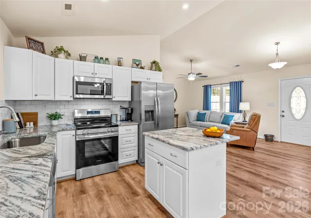 Photo 3 of Single family home for sale at 122 S Yadkin River Rd, Statesville, NC 28625 | MLS# 4397899 | Listing updated on 2026-09-08