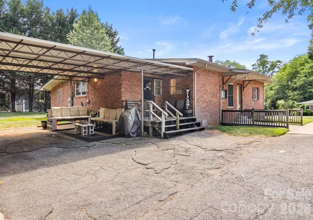Photo 3 of Single family home for sale at 201 Peach St, Shelby, NC 28150 | MLS# 4397946 | Listing updated on 2026-08-06