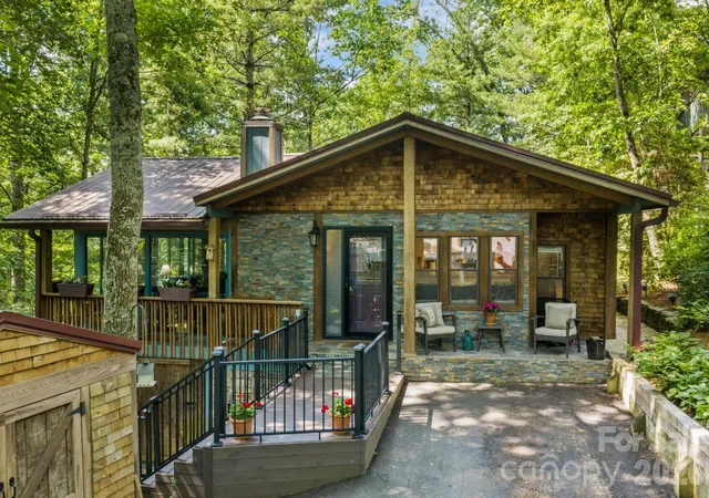 Photo 1 of Single family home for sale at 180 Longview Rd, Newland, NC 28657 | MLS# 4397948 | Listing updated on 2026-08-25