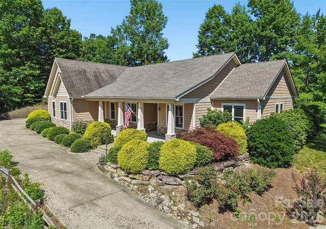 4th image of 959 Silverglen Wy, Hendersonville, NC 28792 | MLS# 4397996