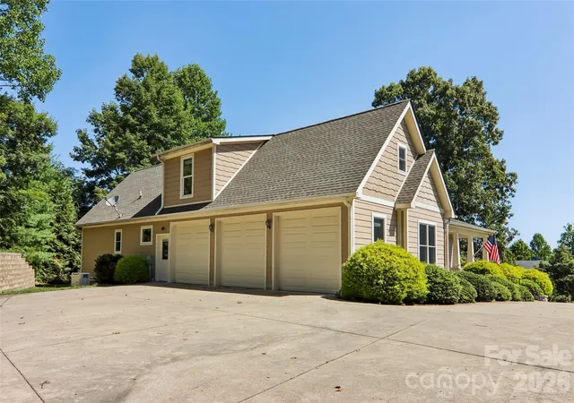 5th image of 959 Silverglen Wy, Hendersonville, NC 28792 | MLS# 4397996