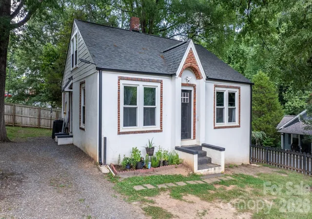 2nd image of 331 5th Ave Se, Hickory, NC 28602 | MLS# 4398028