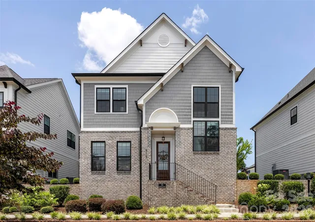 Photo 1 of Single family home for sale at 414 S Main St, Belmont, NC 28012 | MLS# 4398037 | Listing updated on 2026-08-16