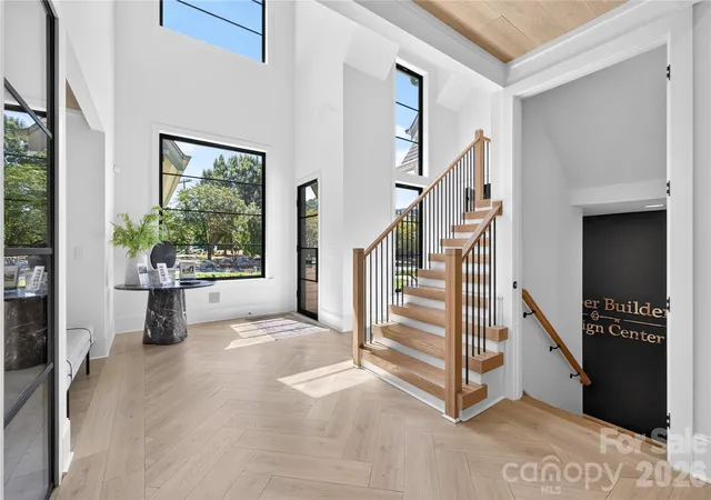 Photo 2 of Single family home for sale at 5555 Fairview Rd, Charlotte, NC 28209 | MLS# 4398045 | Listing updated on 2026-10-31