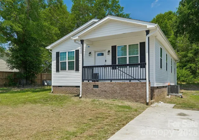 Photo 1 of Single family home for sale at 506 Bratton St, Chester, SC 29706 | MLS# 4398062 | Listing updated on 2026-07-22