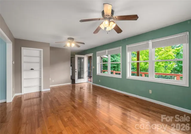 4th image of 847 N Lakeside Dr, Hendersonville, NC 28739 | MLS# 4398073