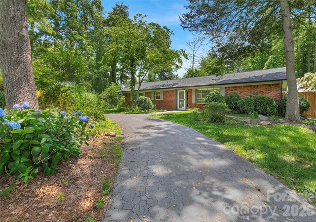 1st image of 138 Surry Ln, Hendersonville, NC 28791 | MLS# 4398078