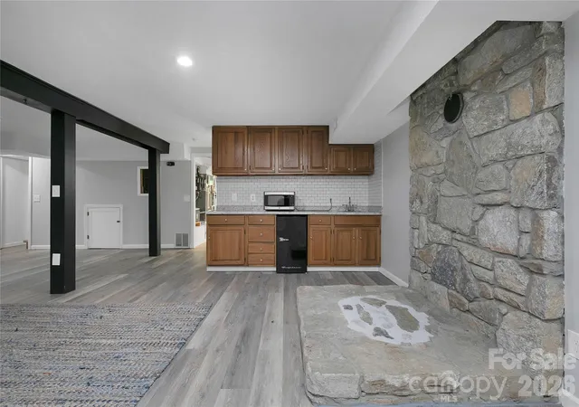 36th image of 138 Surry Ln, Hendersonville, NC 28791 | MLS# 4398078