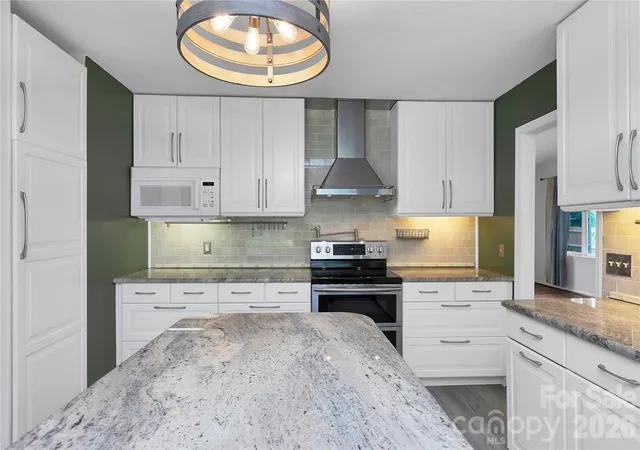 5th image of 138 Surry Ln, Hendersonville, NC 28791 | MLS# 4398078