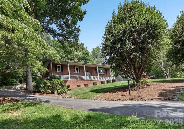 Photo 3 of Single family home for sale at 57 Chateau Pl, Waynesville, NC | MLS# 4398098 | Listing updated on 2026-10-01