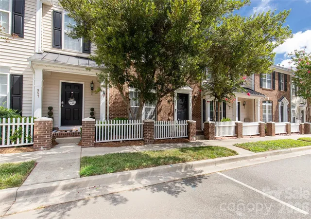 Photo 2 of Townhouse for sale at 961 Coolsprings Ln, Rock Hill, SC 29730 | MLS# 4398107 | Listing updated on 2026-09-20