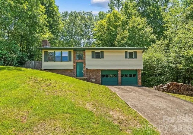 Photo 1 of Single family home for sale at 32 Swanns View Dr, Marion, NC 28752 | MLS# 4398128 | Listing updated on 2026-08-11
