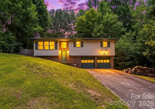 Photo 2 of Single family home for sale at 32 Swanns View Dr, Marion, NC 28752 | MLS# 4398128 | Listing updated on 2026-08-11