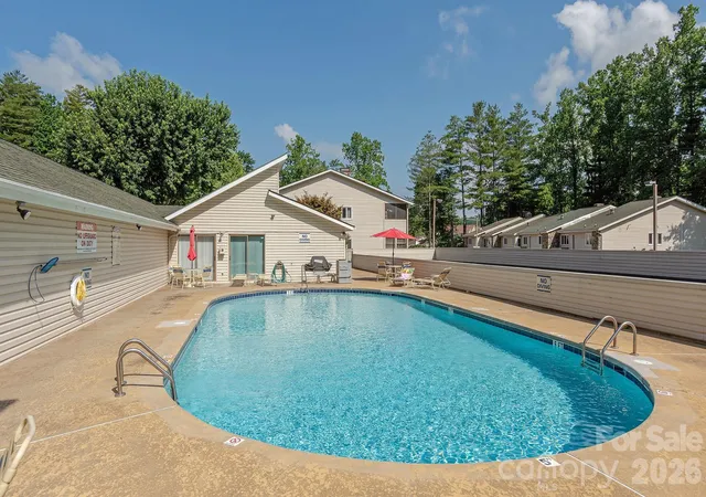 Homes for sale in Hendersonville, NC | 321 Britton Creek Dr, Hendersonville, NC 28791 | MLS# 4398134