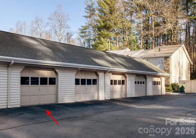 Photo 2 of Sale Pending at 321 Britton Crk Dr, Hendersonville, NC 28791 | MLS# 4398134 | Listing updated on 2026-09-17