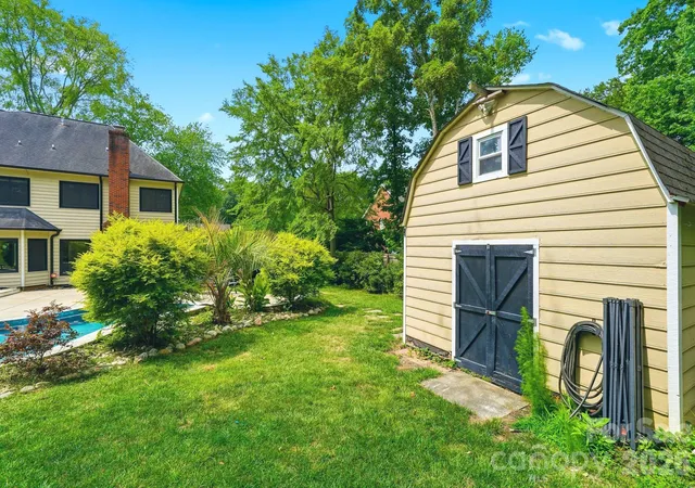 37th image of 6821 Hollow Oak Dr, Charlotte, NC 28227 | MLS# 4398137
