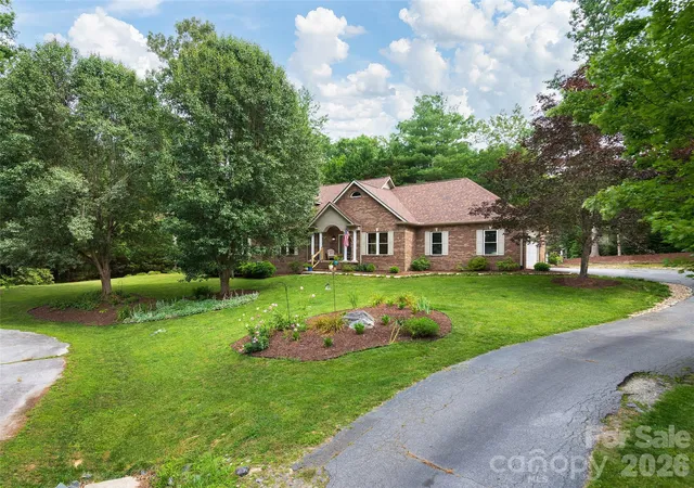 2nd image of 104 Arrowood Ln, Hendersonville, NC 28791 | MLS# 4398141