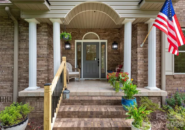 3rd image of 104 Arrowood Ln, Hendersonville, NC 28791 | MLS# 4398141