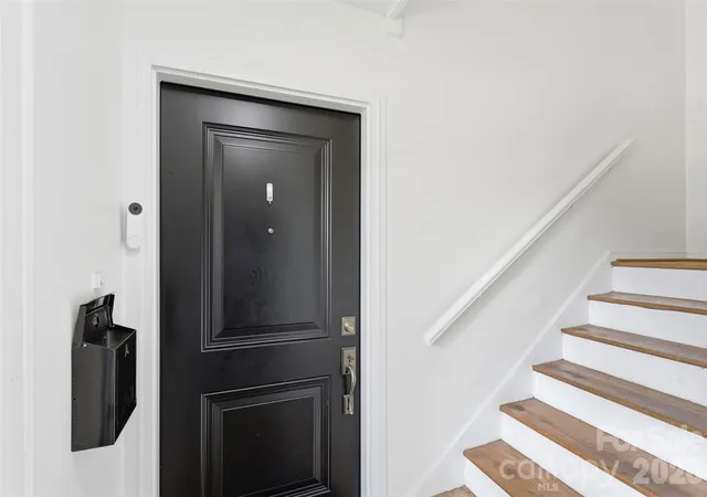 Listing Photo 2 - Condo for sale in building located at 216 Wakefield Dr, Charlotte, NC 28209 - Unit #A