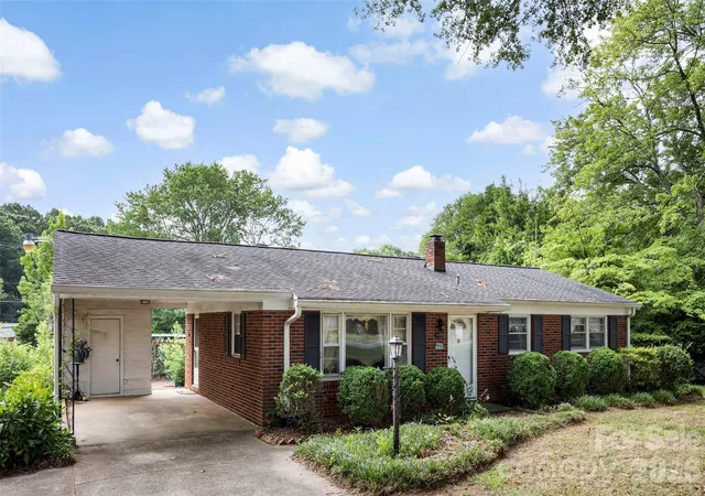 Photo 2 of Single family home for sale at 4305 Union Rd, Gastonia, NC 28056 | MLS# 4398173 | Listing updated on 2026-10-02