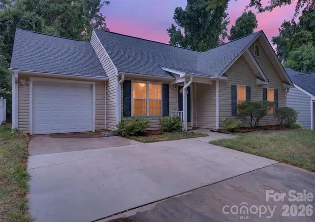 2nd image of 4627 Victory Ln, Charlotte, NC 28269 | MLS# 4398187