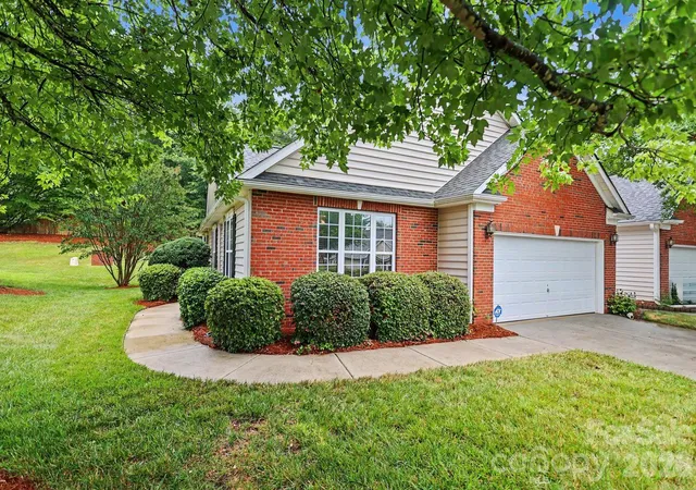 3rd image of 1669 Onyx Rdg, Fort Mill, SC 29708 | MLS# 4398188