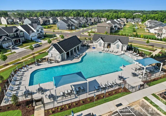 Photo 2 of Sale Pending at 15125 Parkside Xing Dr, Charlotte, NC 28278 | MLS# 4398200 | Listing updated on 2026-08-01