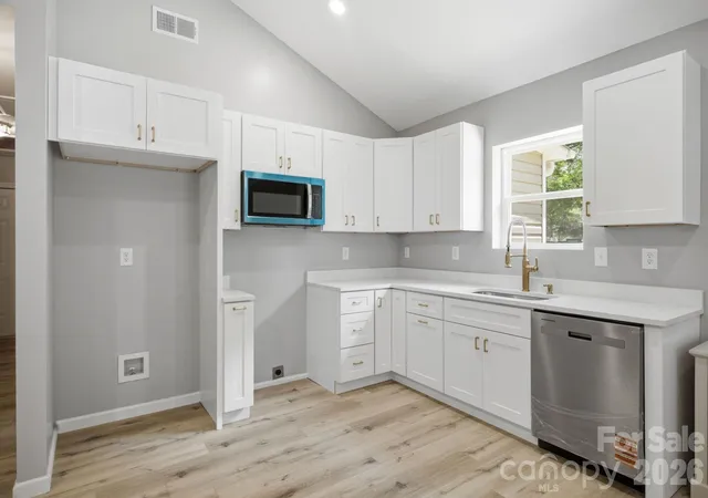 Photo 4 of Single family home for sale at 934 Brandon St, Gastonia, NC 28052 | MLS# 4398204 | Listing updated on 2026-07-19
