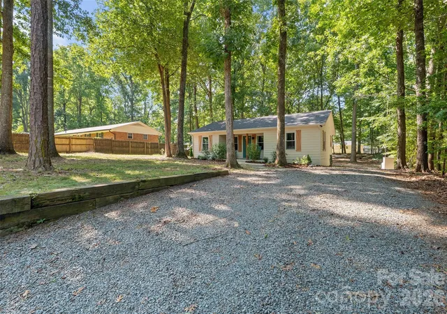 Photo 2 of Single family home for sale at 317 Jackson Pl, Matthews, NC 28104 | MLS# 4398222 | Listing updated on 2026-10-02