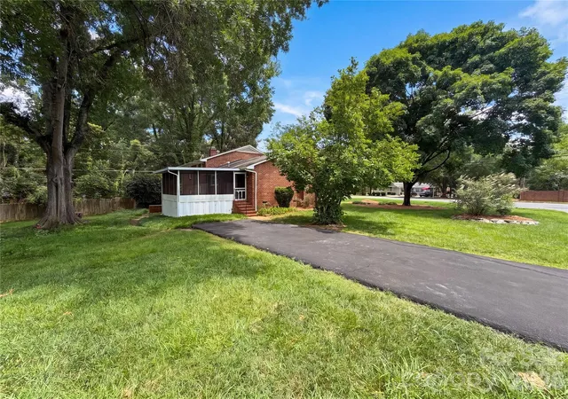 Photo 2 of Sale Pending at 5410 Sharon Rd, Charlotte, NC 28210 | MLS# 4398224 | Listing updated on 2026-08-14