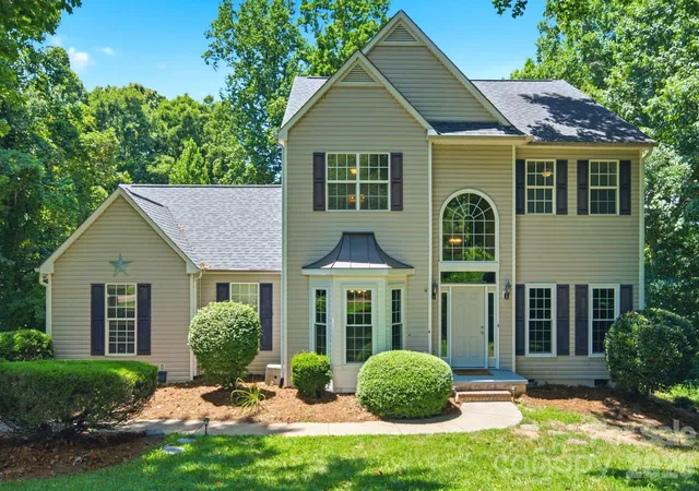 Photo 1 of Single family home for sale at 137 Purple Finch Ln, Mooresville, NC 28117 | MLS# 4398230 | Listing updated on 2026-09-22