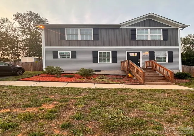 Homes for sale in Dallas, NC | 606 E Carpenter St, Dallas, NC 28034 | MLS# 4398232