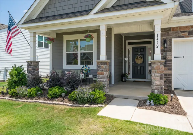 Photo 3 of Single family home for sale at 1452 Ardmore Dr, Sherrills Ford, NC 28673 | MLS# 4398237 | Listing updated on 2026-08-23