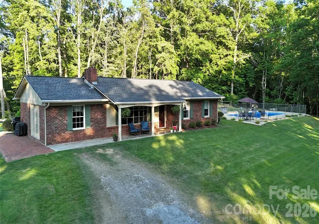 Photo 1 of Single family home for sale at 552 Coxes Crk Church Rd, Marion, NC 28752 | MLS# 4398247 | Listing updated on 2026-08-29