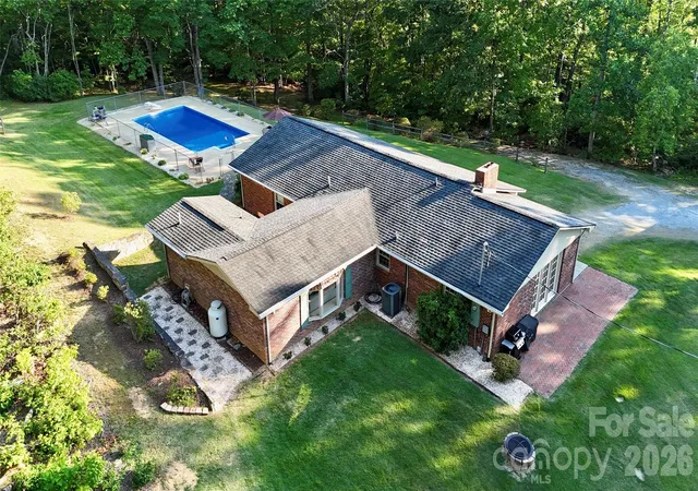 Photo 2 of Single family home for sale at 552 Coxes Crk Church Rd, Marion, NC 28752 | MLS# 4398247 | Listing updated on 2026-08-29
