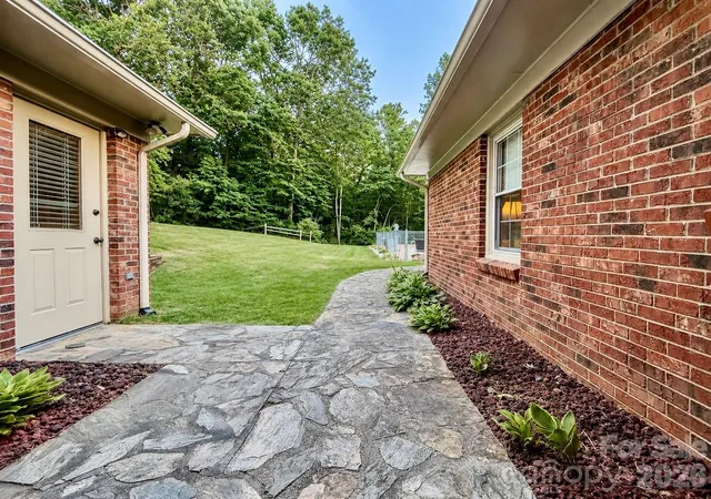 Photo 5 of Single family home for sale at 552 Coxes Crk Church Rd, Marion, NC 28752 | MLS# 4398247 | Listing updated on 2026-08-29