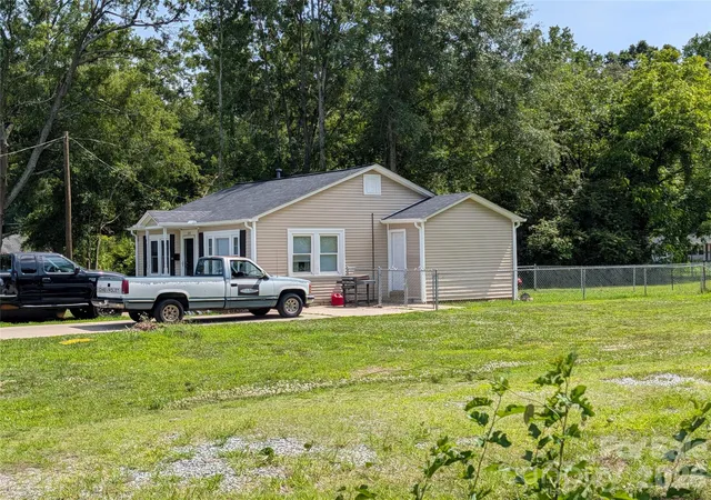 Homes for sale in Cherryville, NC | 108 S Cherry St, Cherryville, NC 28021 | MLS# 4398293